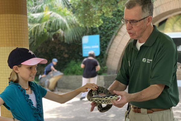 Adult Volunteers - The Houston Zoo