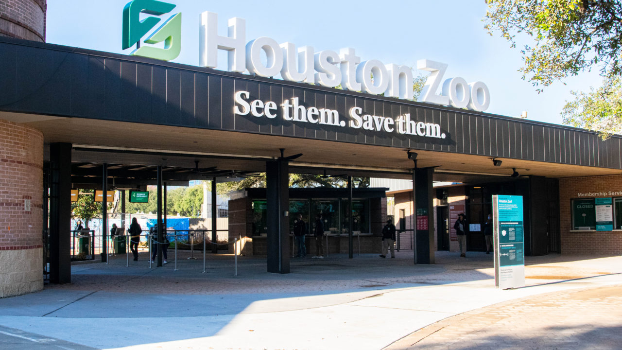 outside view of main Zoo entrance