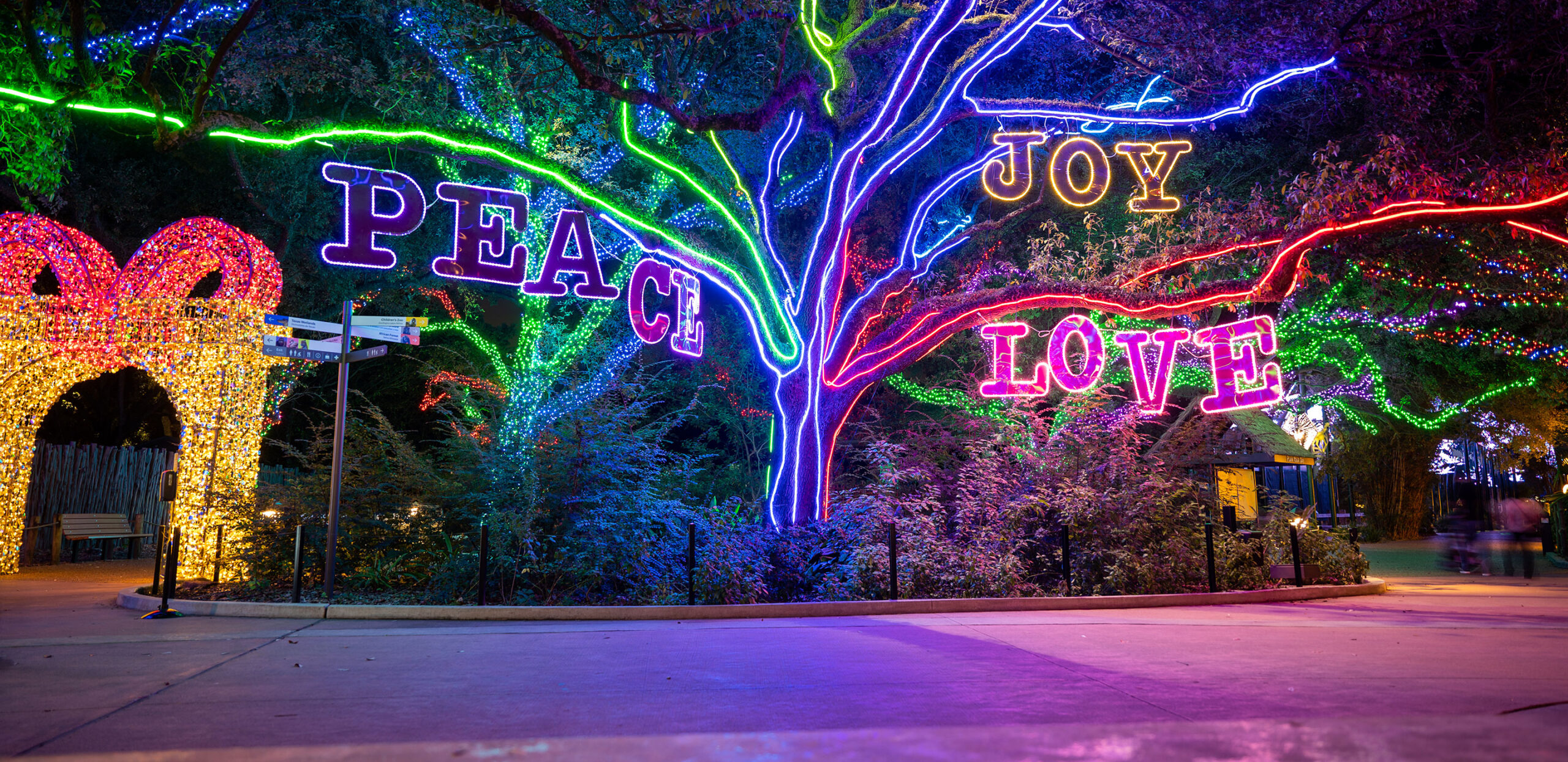 https://s28164.pcdn.co/files/zoo-lights-web-rotator-2024-scaled.jpg